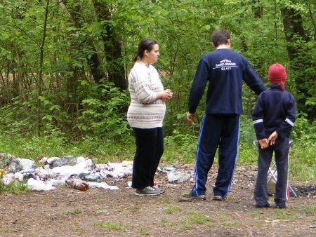Parcul Natural Comana, vandalizat de gunoaiele şi grătarele de 1 Mai