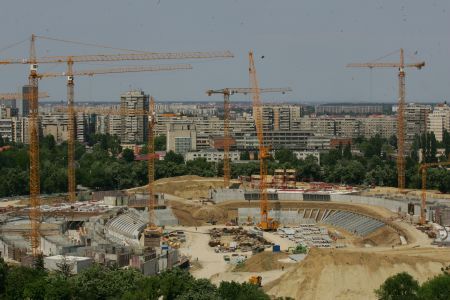 Stadionul „Naţional”, gata la sfântu’ aşteaptă