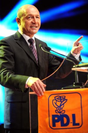 Traian Băsescu dă semne de candidatură