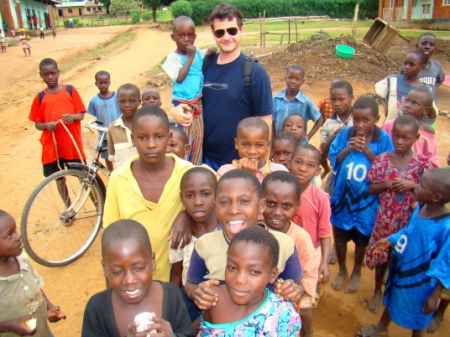 Un dram de Românie, purtat în Africa şi SUA