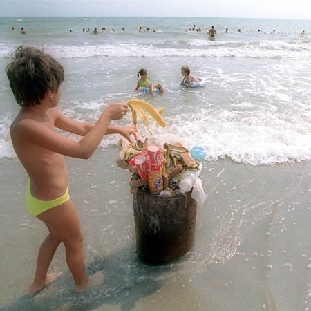 Autorităţile închiriază plajele la preţ redus