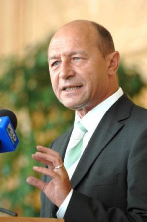 Băsescu citează din anchete nefinalizate