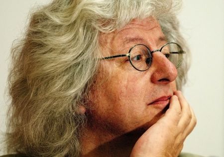 Esterházy lansează „Cartea lui Hrabal”
