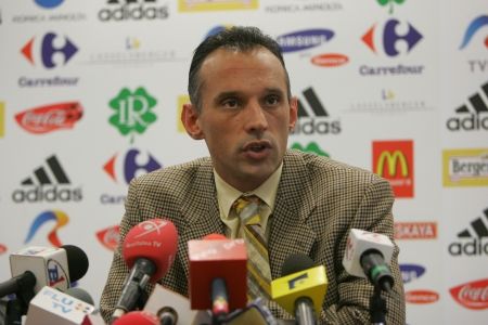 Florin Prunea, susţinut de foştii săi colegi de la naţională
