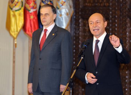 Geoană îi recomandă preşedintelui să facă ciocul mic