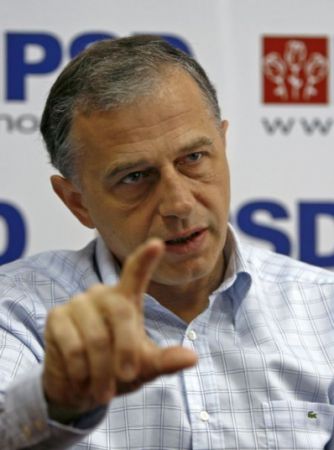 Geoană insistă să-i dea CEC-ul lui SOV