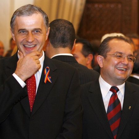 Guvernul îşi asumă răspunderea pe Codurile juridice