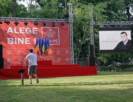 Liderii PSD, descumpăniţi de egalitatea cu PDL