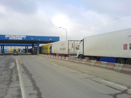 Mai multe controale la graniţa cu Ungaria