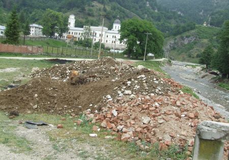 Măicuţele de la Bistriţa riscă amenzi pentru poluare