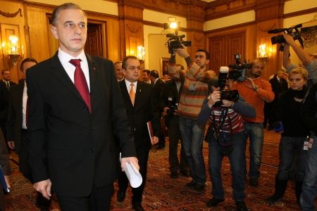 Miniştrii PSD, instruiţi să plece din guvern | VIDEO