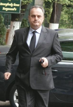 Ministrul comunicaţiilor, executat silit