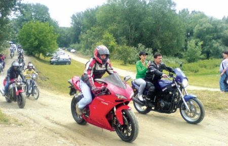 Motocicliştii au ieşit la paradă