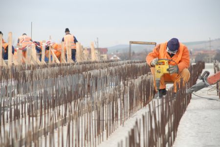 Muncitori români şi bulgari, puşi pe fugă de irlandezi