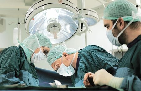 Operaţii gratuite de micşorare a sânilor