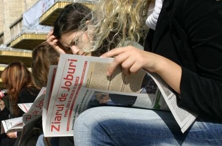 Patru din zece români au sărăcit