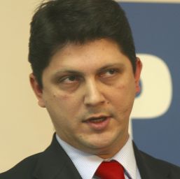 PSD se leapădă de "catastrofele juridice" ale lui Boc