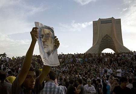 Reformiştii pierd oameni în lupta cu Ahmadinejad