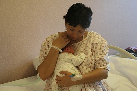 S-a născut primul copil sub apă, într-o clinică privată
