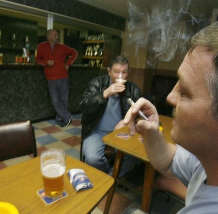 SĂNĂTATE: Românii au fentat măsurile antifumat