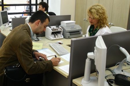 Se reduc dobânzile, dar vin vremuri grele