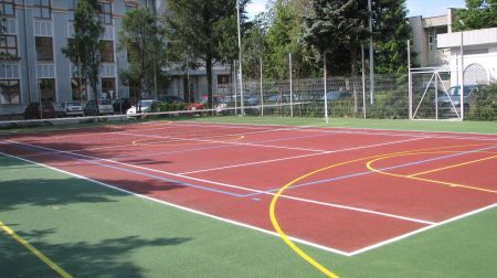 Terenurile de sport, interzise elevilor