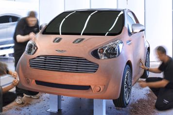 Toyota va face Aston Martin