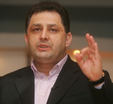 Vanghelie,„sponsorizat” de Cameră