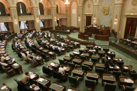 Voiculescu, Antonescu şi Geoană, printre cei mai economi senatori