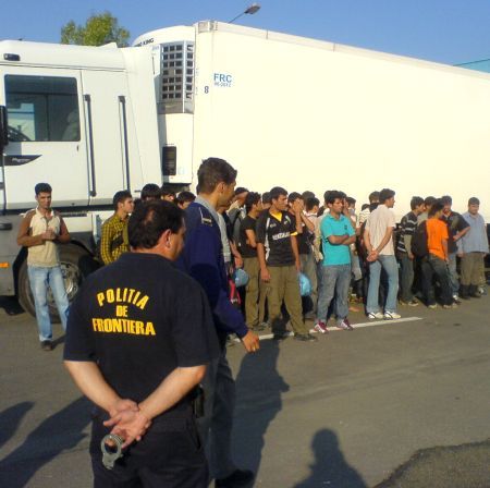 Afgani „scăpaţi” în Vama Bechet, prinşi la Vărşand