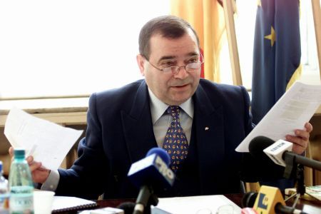 Avocatul Poporului, acuzat că face jocurile puterii