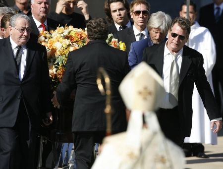 Farrah Fawcett, înmormântată discret