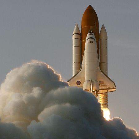 Lansarea navetei Endeavour, amânată