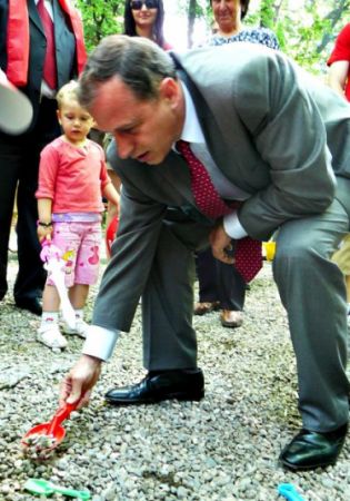 Mircea Geoană, homeless de lux