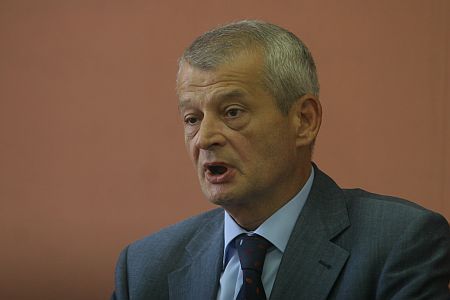 Oprescu are susţinere deplină în Consiliu