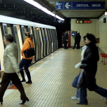 Opt staţii de metrou şi-au schimbat denumirea