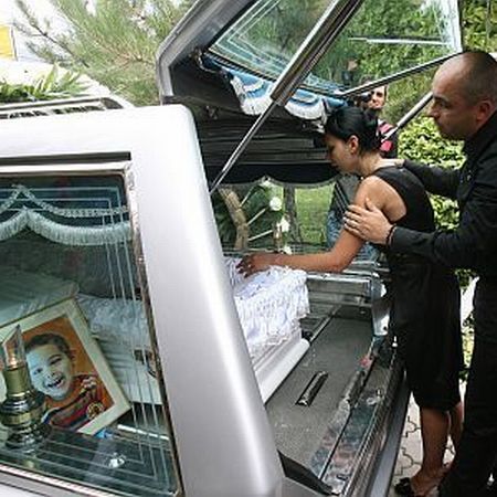 Procurorii blochează ancheta în cazul morţii lui David
