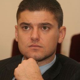 "Proştii" şi "vânzătoarele de pufuleţi", evocaţi la Comisia Ridzi