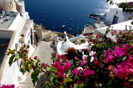 Santorini, alb-albastru infinit