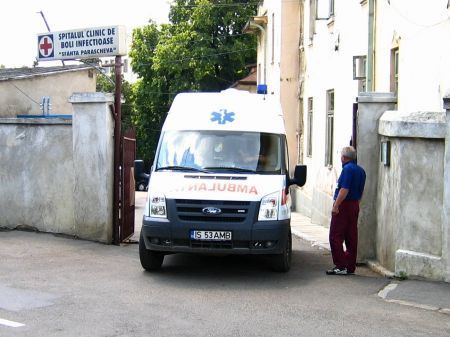 Trei cazuri noi de gripă porcină