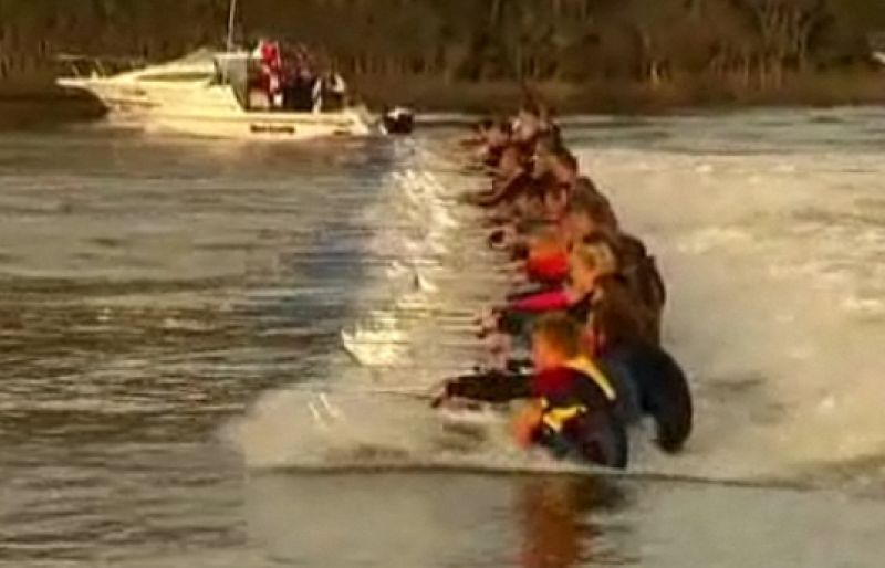 Australienii îşi doboară propriul record la schi nautic