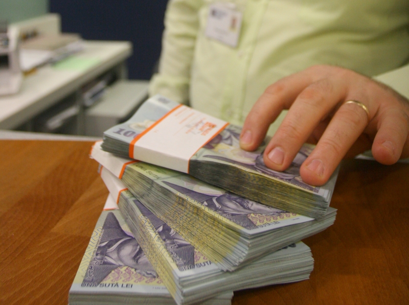 Creditul în lei, mai scump dacă se scoate cel exotic