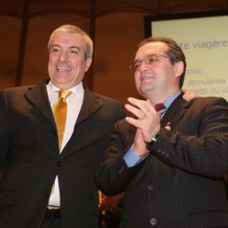 Duelul premierilor Boc şi Tăriceanu, la tribunal