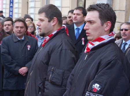 Extremist maghiar reţinut pentru afișare de însemne naziste