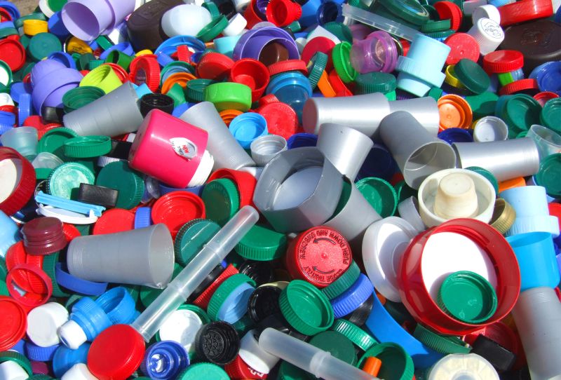 Nereciclat, plasticul omoară natura