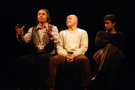 Ploieştenii, revoltaţi de o piesă de teatru cu limbaj obscen