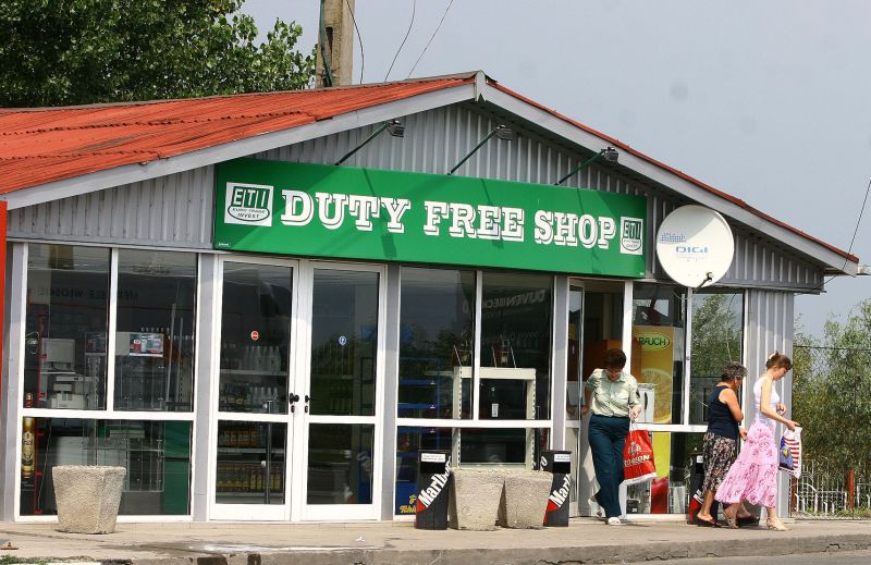 Proprietarii de duty-free-uri câştigă meciul cu Vlădescu