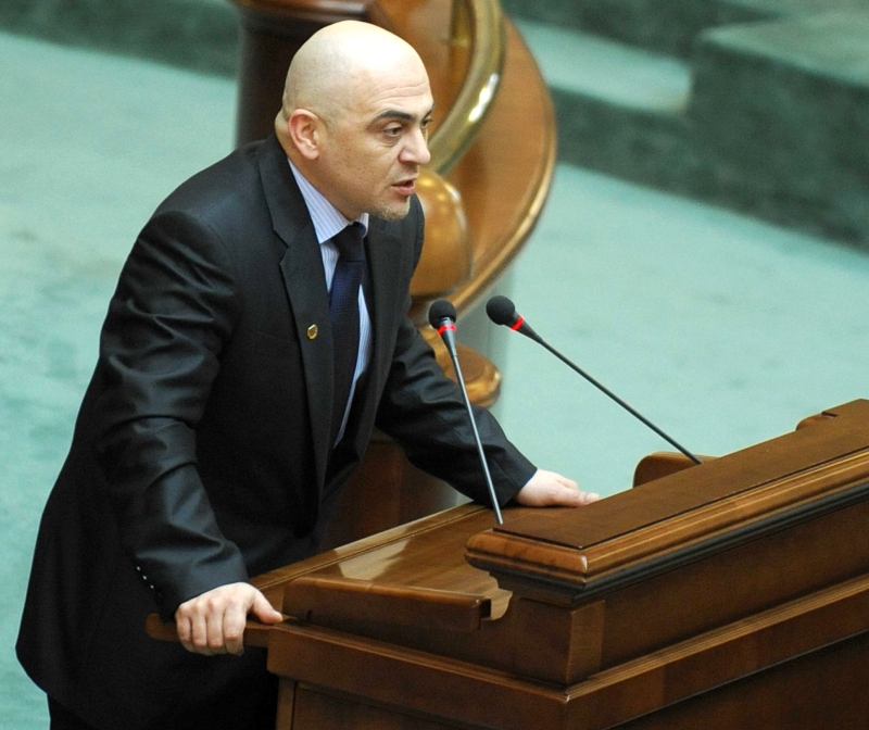 „Recruţii” liberali se revoltă împotriva lui Oprea