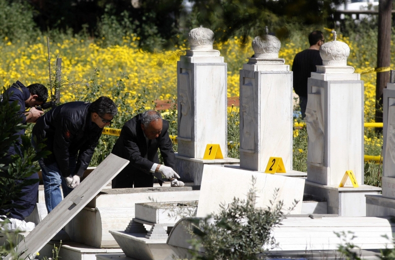 Român, suspectat de vandalizare de morminte în Cipru