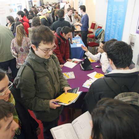 Universităţi străine căutăm tineri români